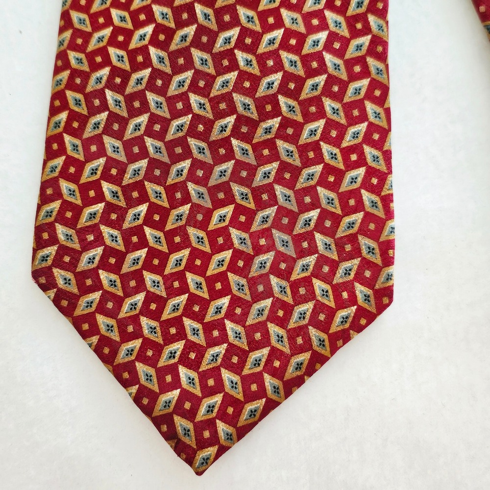 Austin Reed London Mens Red Geometric Diamond 100% Italian Silk Necktie USA Made - Picture 2 of 5